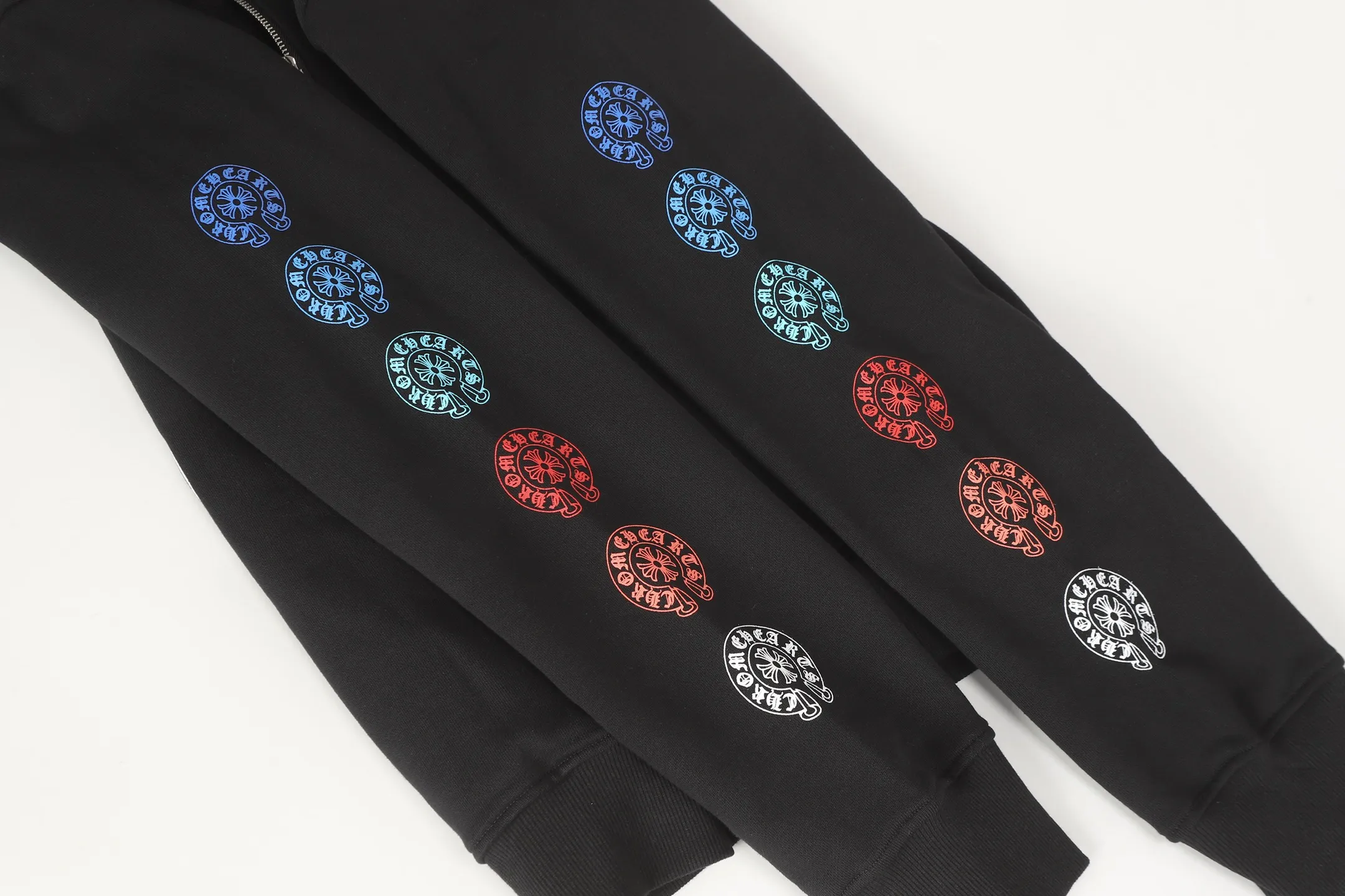 P250 Cross-border model, please do not place an order if you are pursuing quality - Chrome Hearts/Chrome Hearts colorful horseshoe Sanskrit printed zipper sweatshirt cardigan jacket - High weight, high density and high quality. The wool is soft, delicate and skin-friendly. It feels soft and silky. It has excellent warmth and skin-friendly properties. - Custom-woven and dyed, no color difference. No matter the fabric or workmanship details, it beats the ordinary version on the market. - Hardware and zipper accessories are all customized. Full of details. -Colour: black white -Size: S M L XL